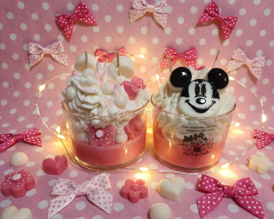 🍓🎀 Vela Artesanal "Minnie Mouse": Magia y Fresas con Nata 🎀🍓
